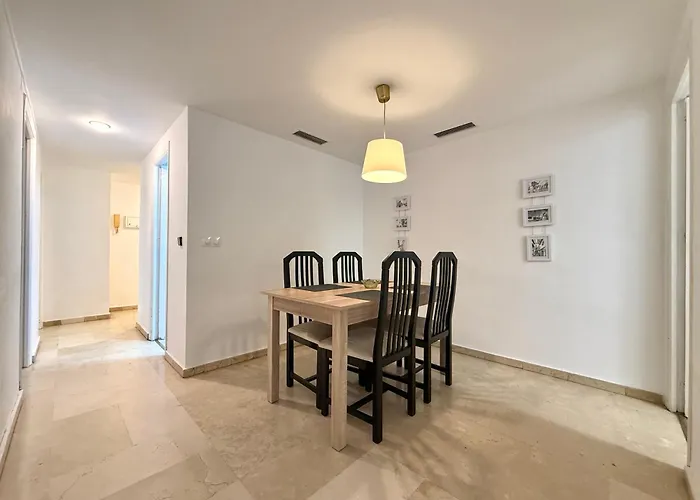 Con Terraza En El Corazon De Centro アパート マルベーリャ